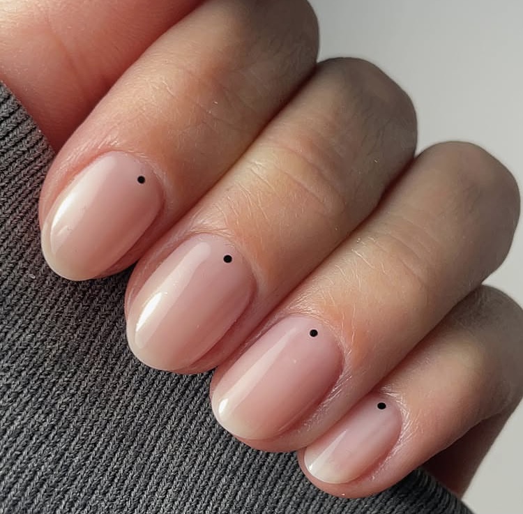 Jamais sous-estimer le pouvoir d’une manucure impeccable!